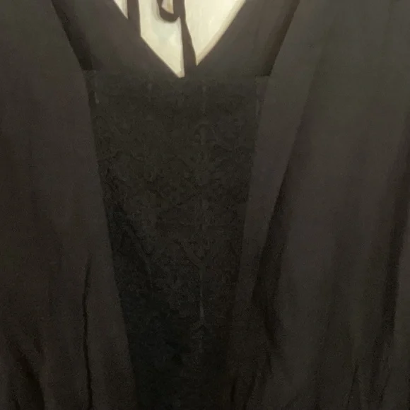 NWT BloomChic Black Shirred Waist Lace Inset V Front & Tie Back Dress Sz 26 - Picture 4 of 10